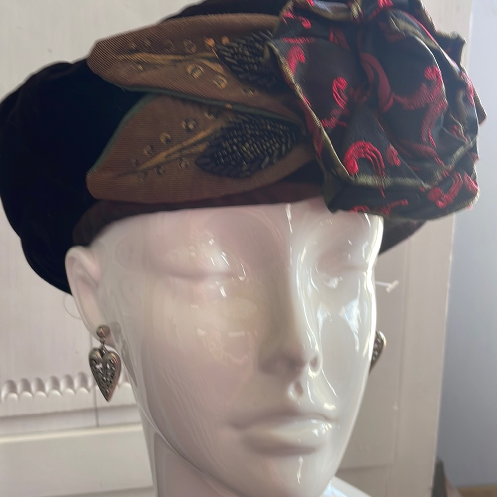 Velvet artistic hat